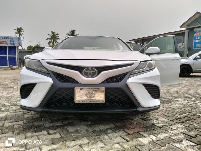 Thumbnail 2 of 2018 Toyota Camry
